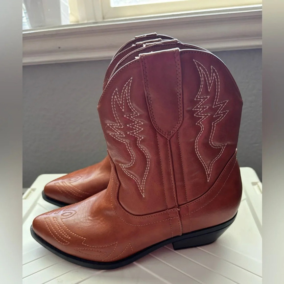 Soda Brown Ankle Boots - Picture 4 of 10